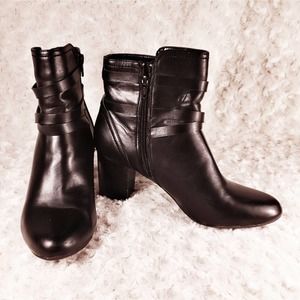 Liz Claiborne | Black Ankle Boots